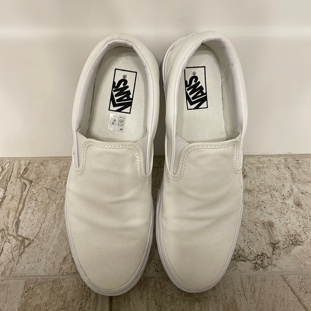 Vans authentic slip on shoe. Men’s Size 9